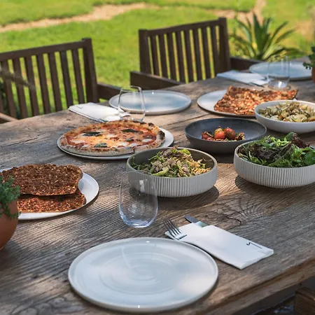 Yazz Collective מלון