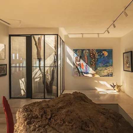 Yazz Collective Otel